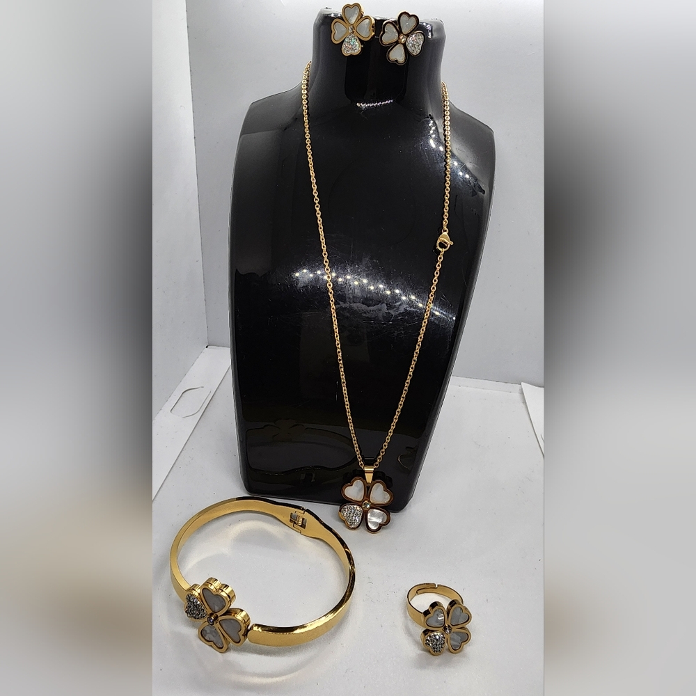 Elegant Gold and Silver Floral Jewelry Set